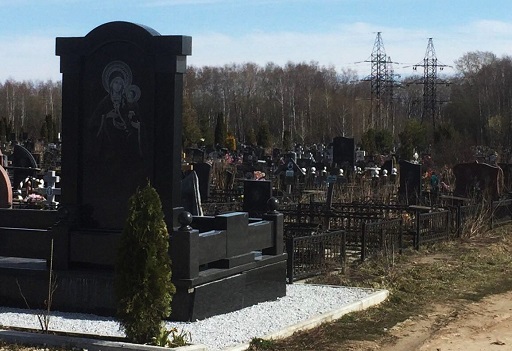 На нижегородских кладбищах провели более 300 субботников за полгода