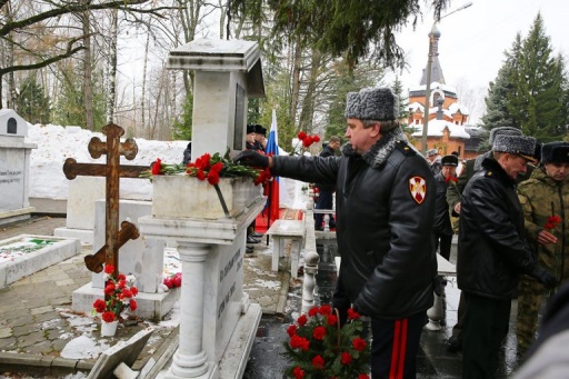 На кладбище «Марьина роща» возложили цветы к памятнику Герою Советского Союза